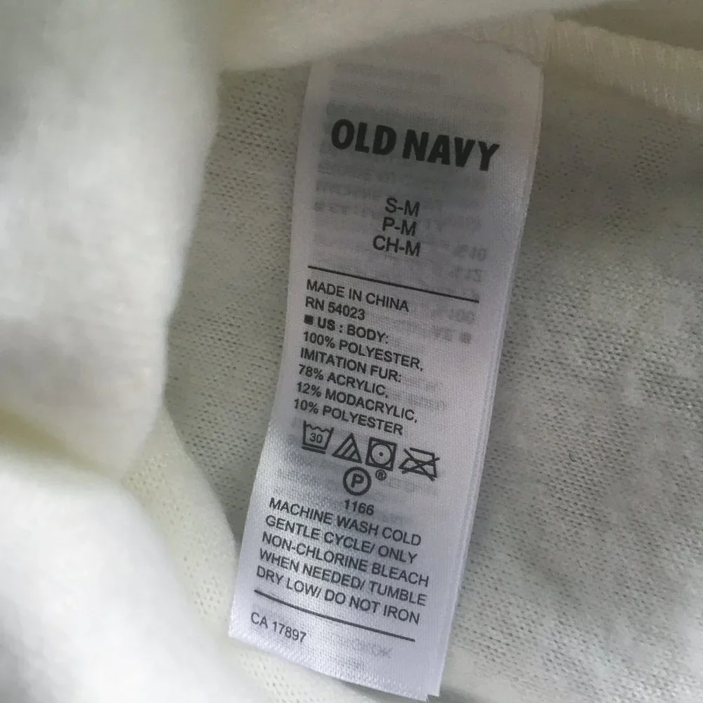 Old Navy white pompom hat S/M NWT